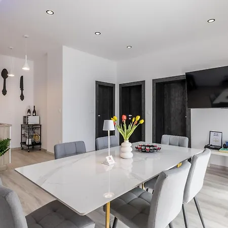 Luxury Apartman Mir